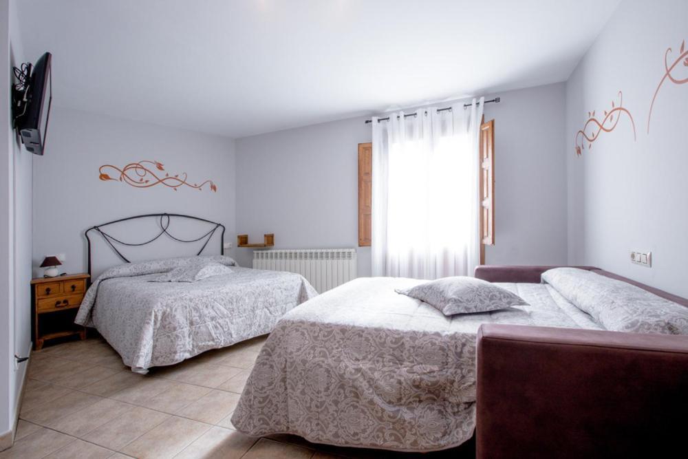 Hostal Antiguo Hospital Линарес-де-Мора Экстерьер фото