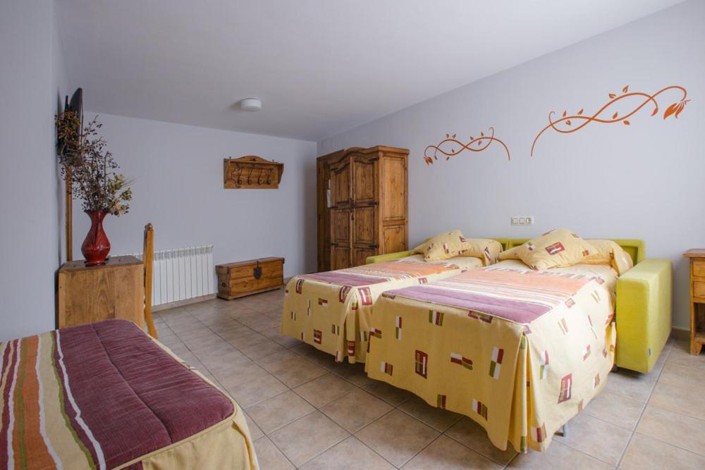 Hostal Antiguo Hospital Линарес-де-Мора Экстерьер фото